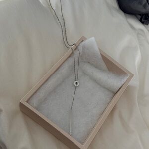 Elegant-tone Silver Necklace
